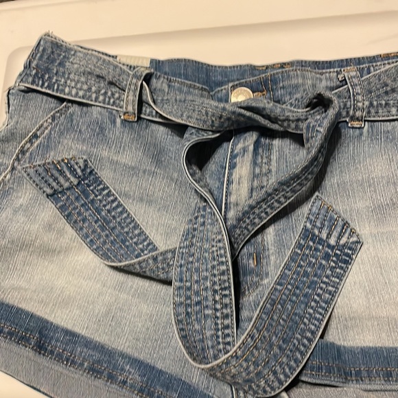 Juniors denim shorts - Picture 2 of 4